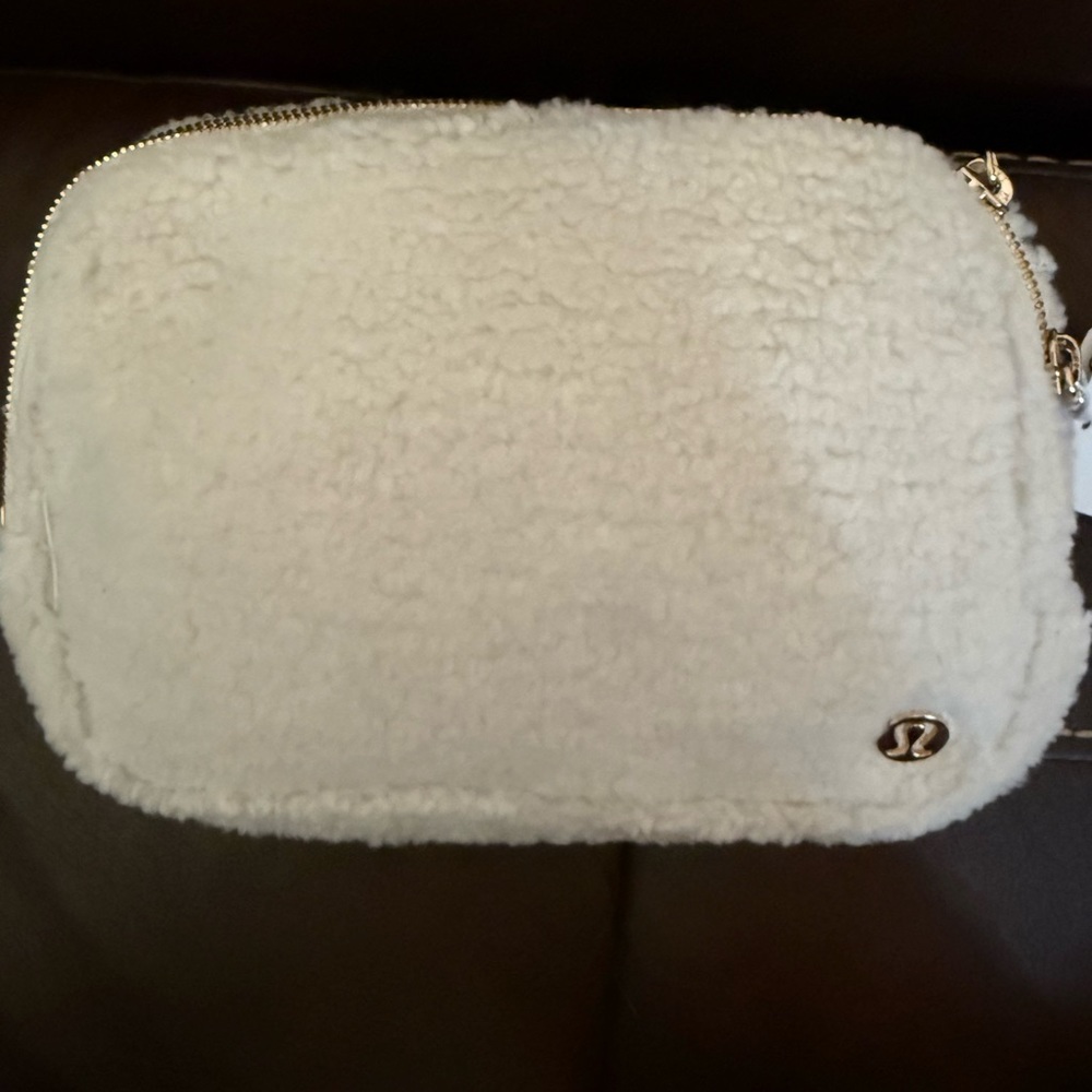 Luluemon cross body bag. New with tags